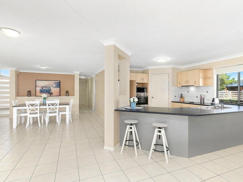 1 Mauritius Crescent, Kawana Island QLD 4575
