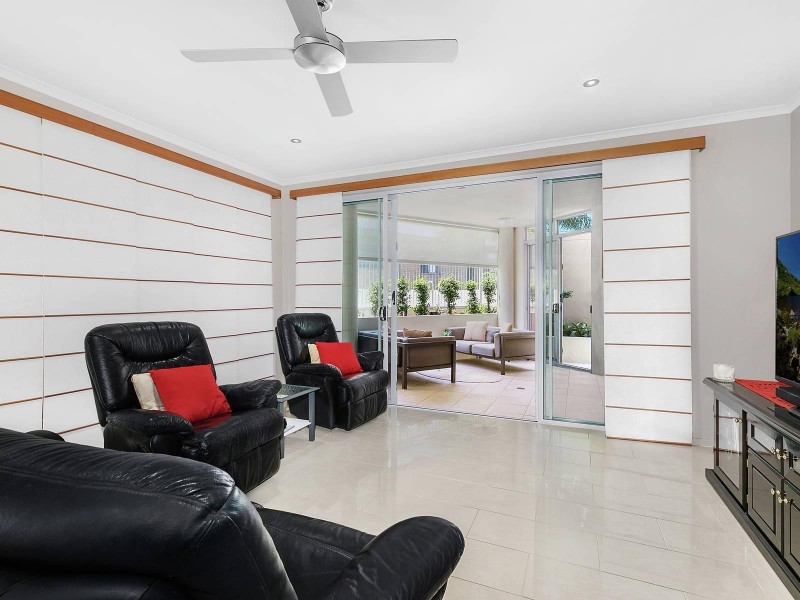 2/93 Landsborough Parade, Golden Beach QLD 4551