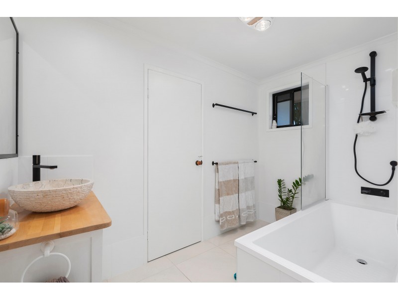 11 Bareena Place, Warana QLD 4575