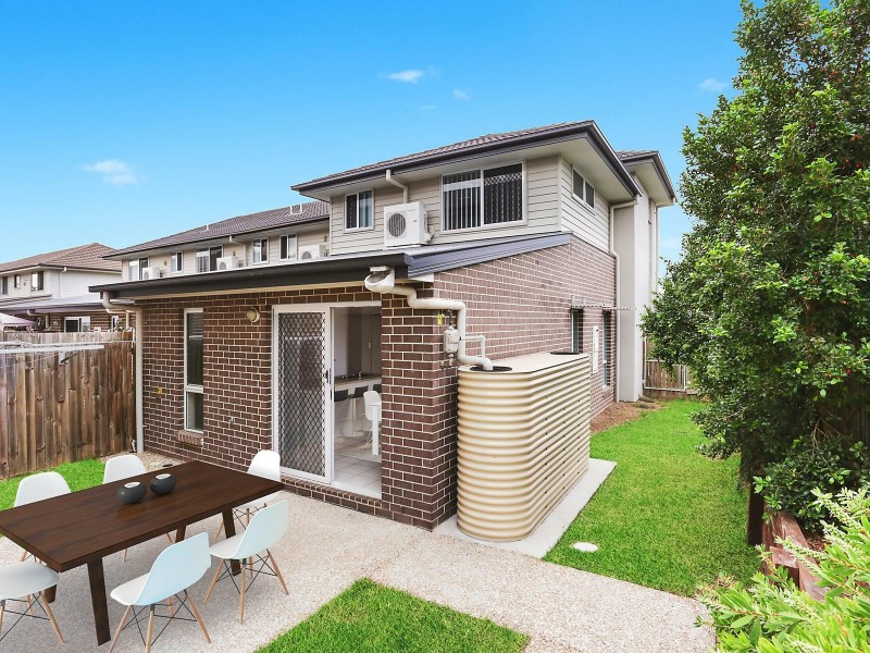 1/4 Lamington Drive, Redbank Plains QLD 4301