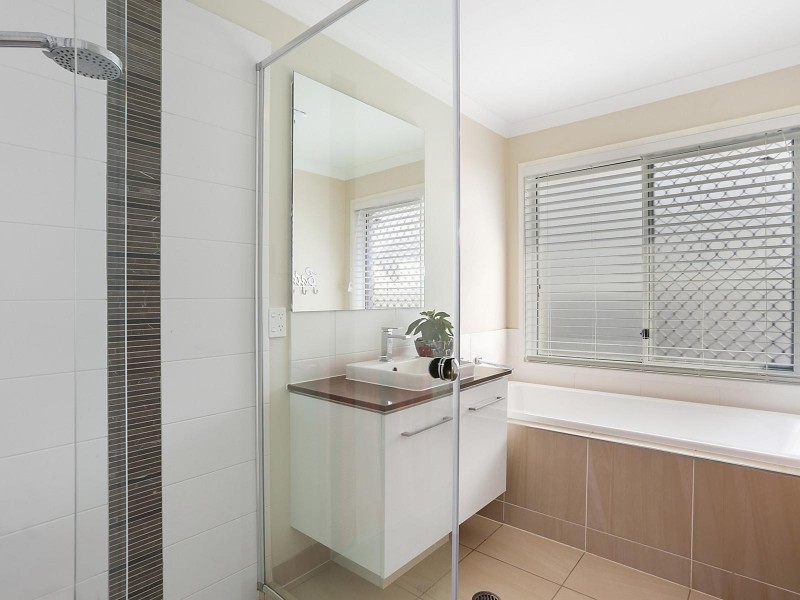 21 Catchlove Crescent, Augustine Heights QLD 4300