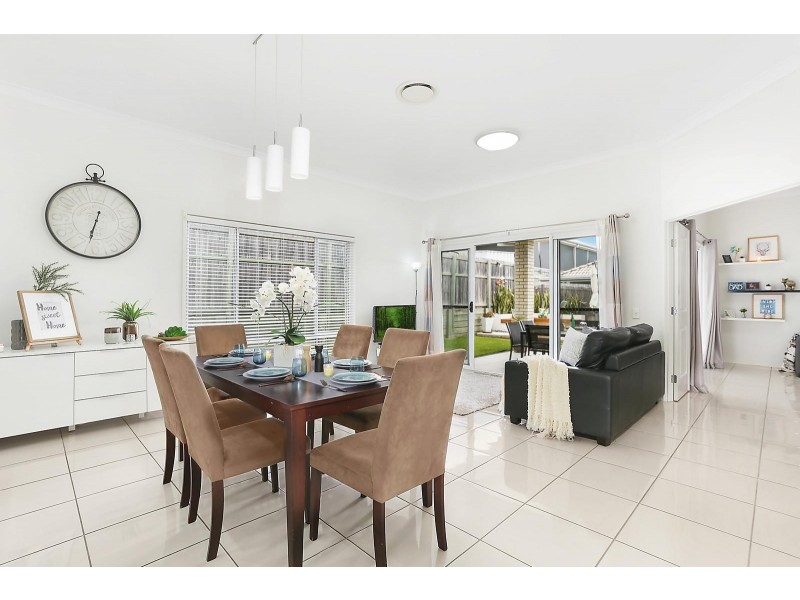 8 Alton Towers Street, Springfield Lakes QLD 4300