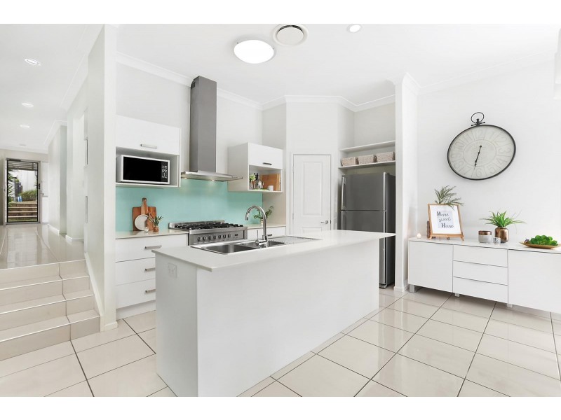 8 Alton Towers Street, Springfield Lakes QLD 4300