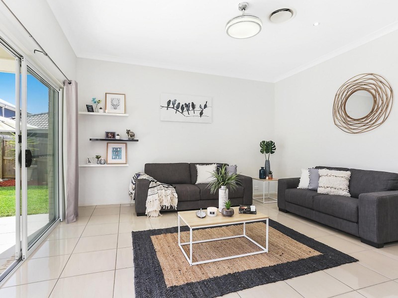 8 Alton Towers Street, Springfield Lakes QLD 4300