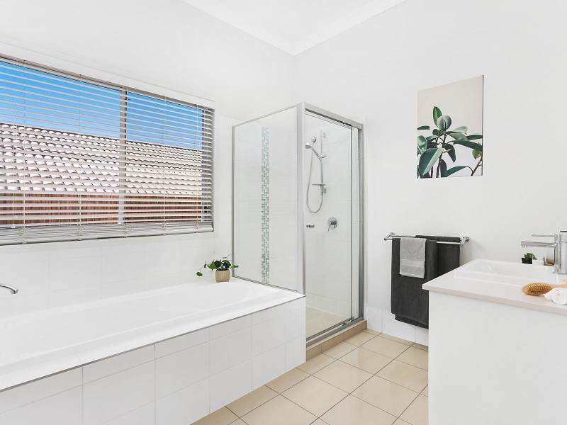 8 Alton Towers Street, Springfield Lakes QLD 4300