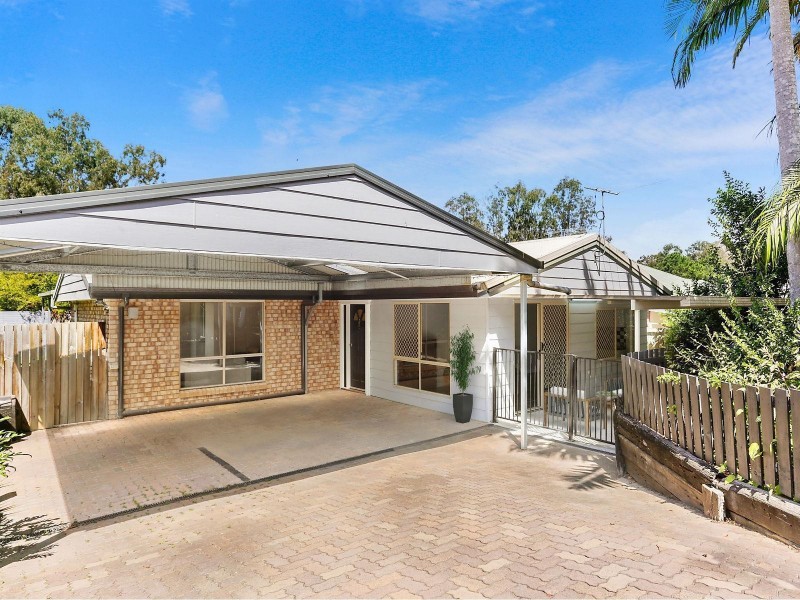 4 Giza Court, Camira QLD 4300