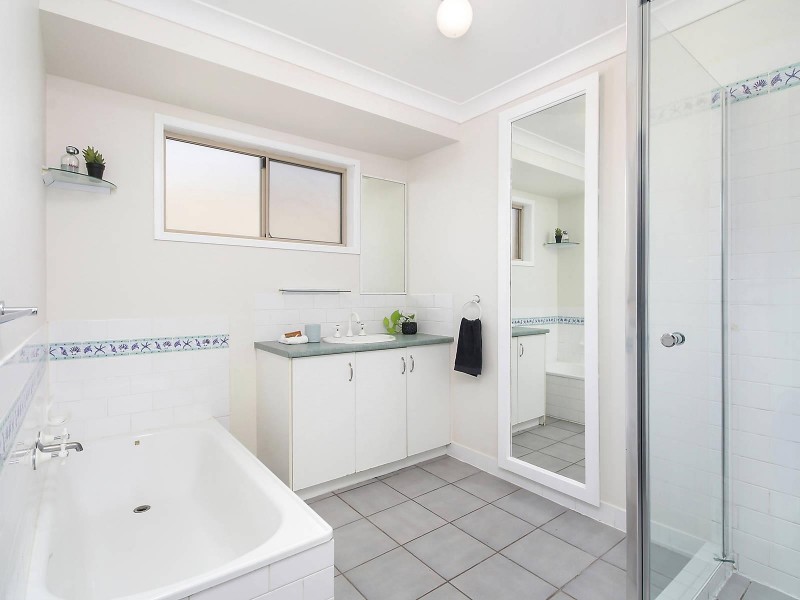 4 Giza Court, Camira QLD 4300