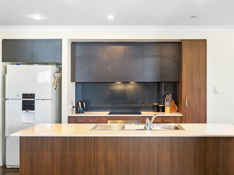 6 Tabei Place, Springfield Lakes QLD 4300