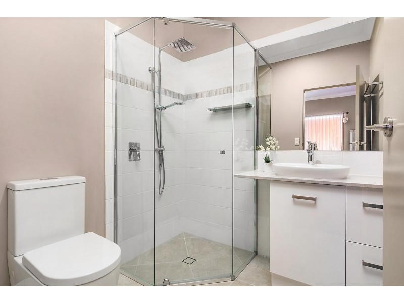 2/33 Law Street South, Redbank QLD 4301
