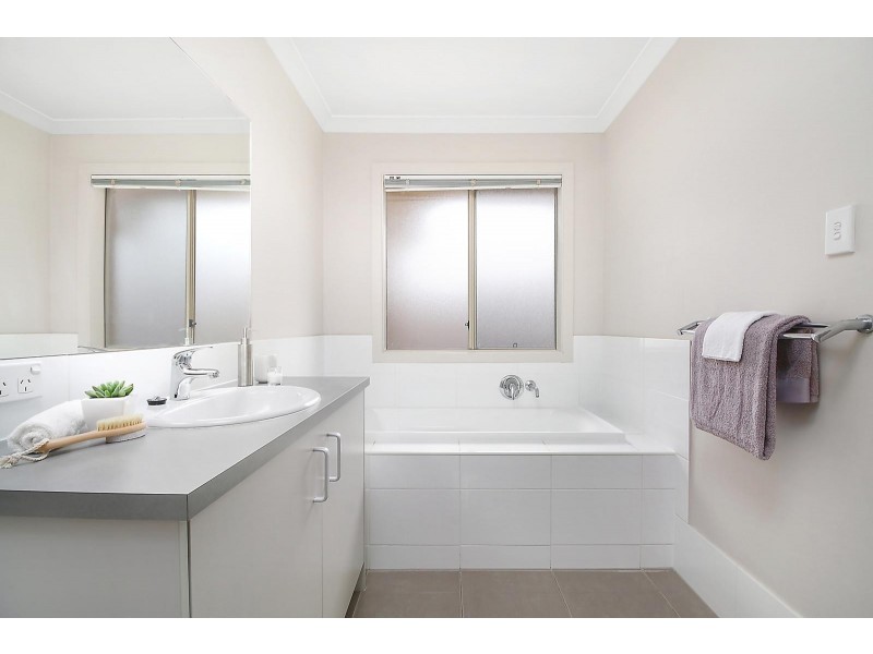6 Lemongrass Place, Springfield Lakes QLD 4300