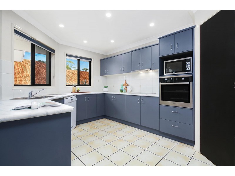 4 Dew Close, Springfield Lakes QLD 4300