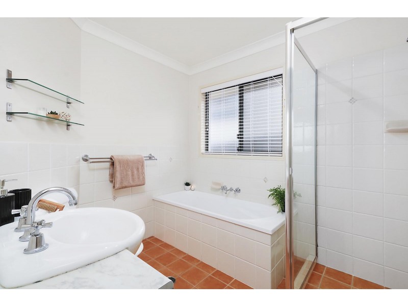 4 Dew Close, Springfield Lakes QLD 4300