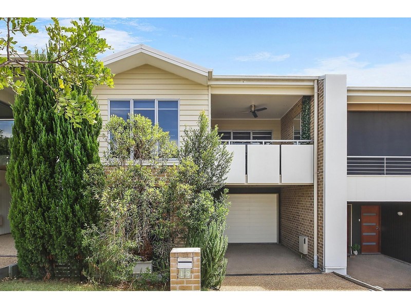 19 Hookes Terrace, Springfield Lakes QLD 4300