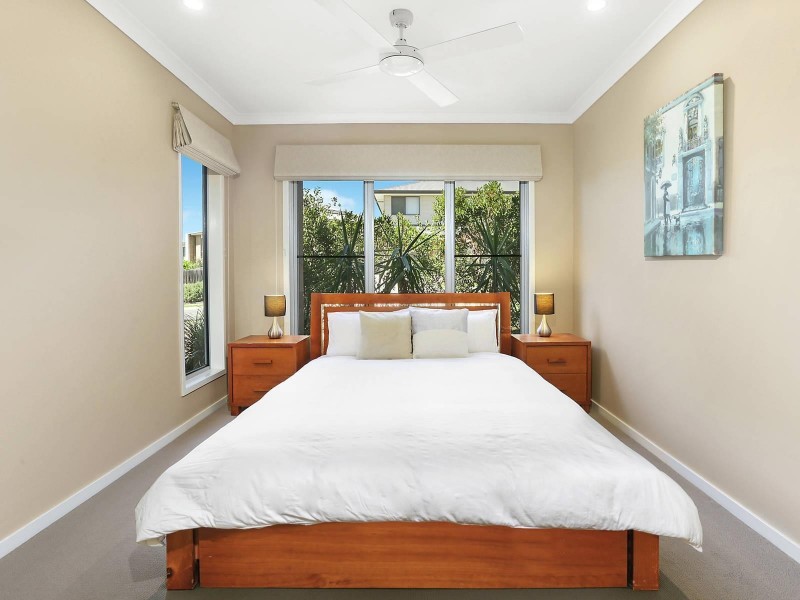 19 Hookes Terrace, Springfield Lakes QLD 4300