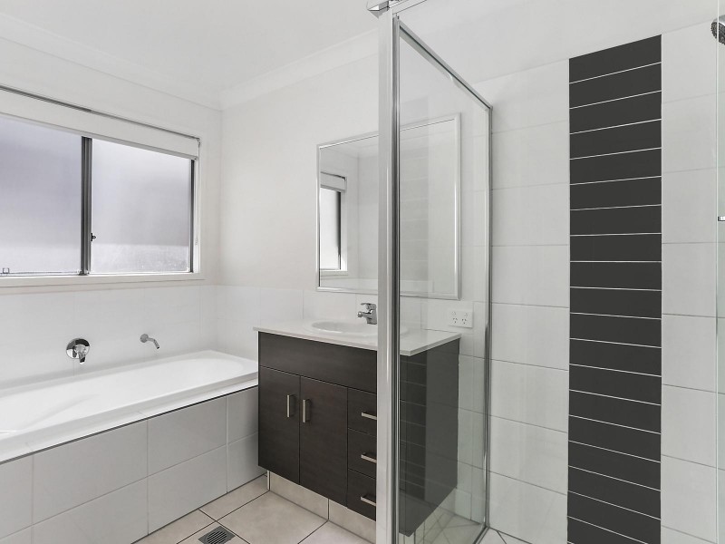 40 Landing Circuit, Springfield Lakes QLD 4300