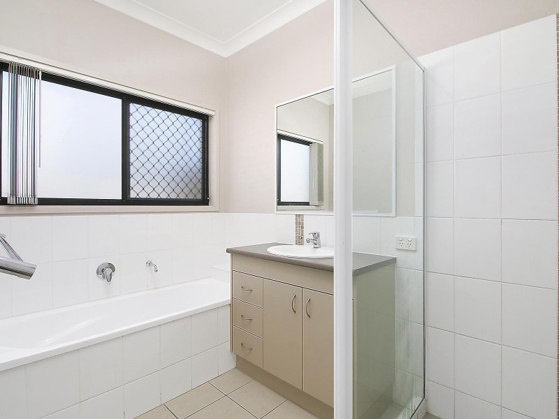 30 Lakeview Place, Springfield Lakes QLD 4300