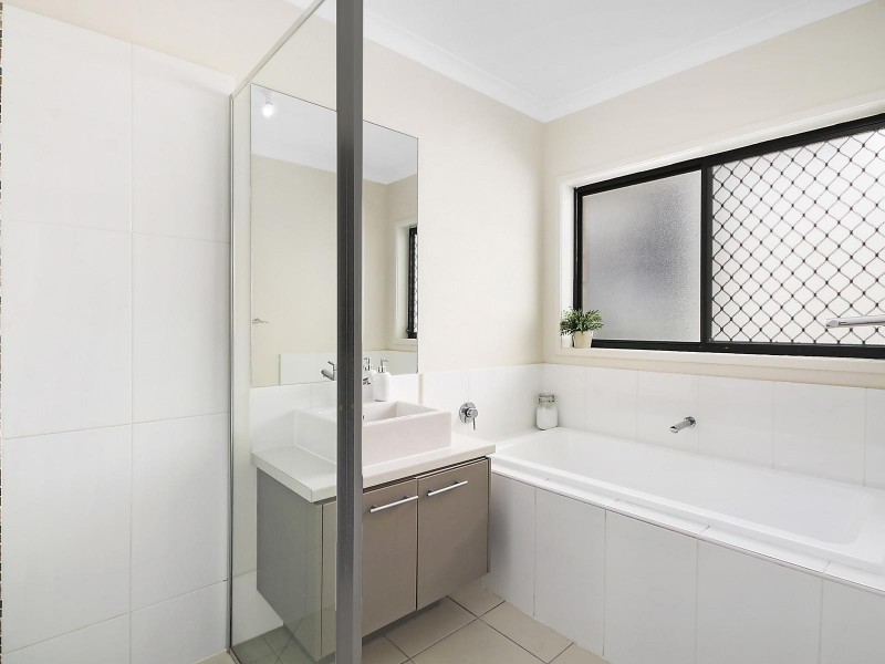 16 Morialta Street, Springfield Lakes QLD 4300