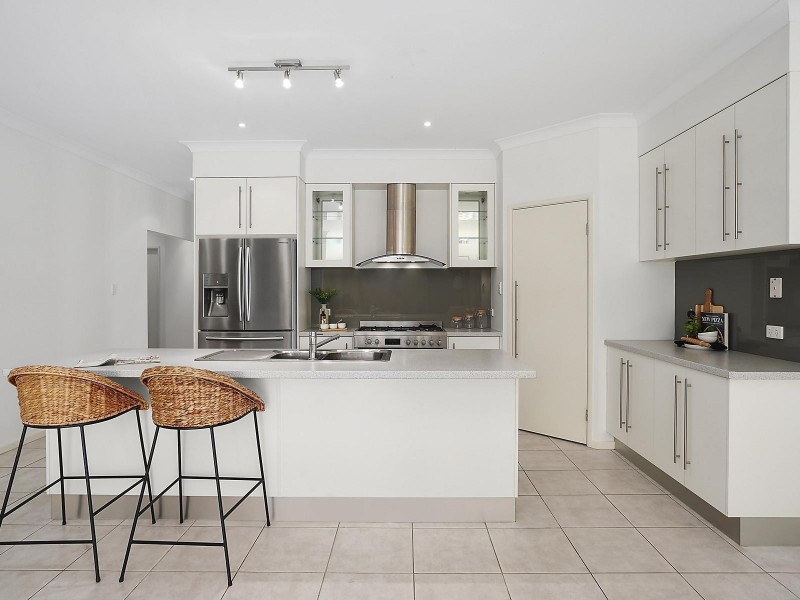 242 Lakeside Avenue, Springfield Lakes QLD 4300