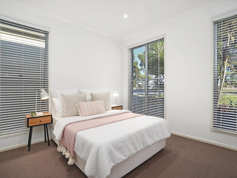 242 Lakeside Avenue, Springfield Lakes QLD 4300