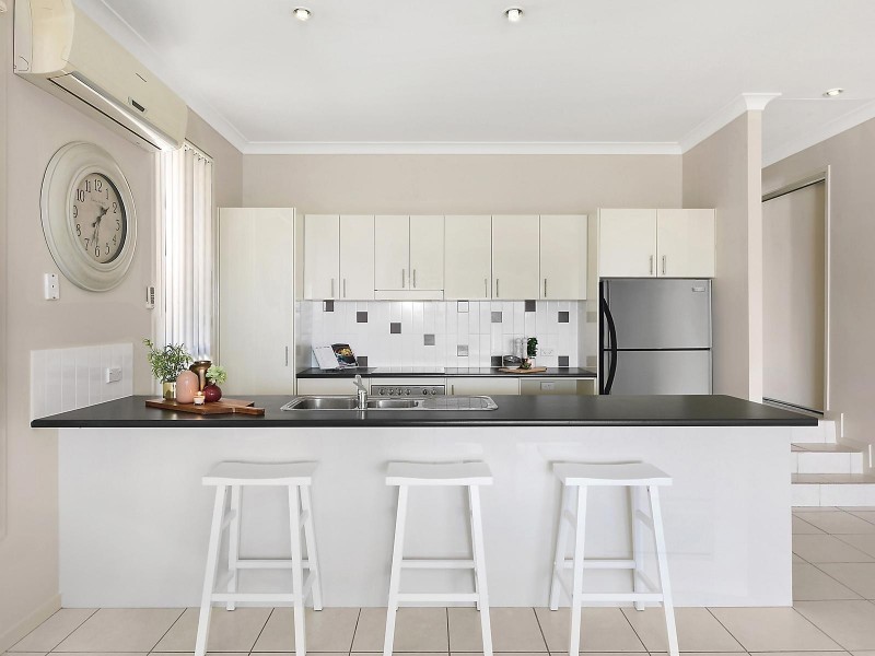 4 Treeview Lane, Springfield Lakes QLD 4300
