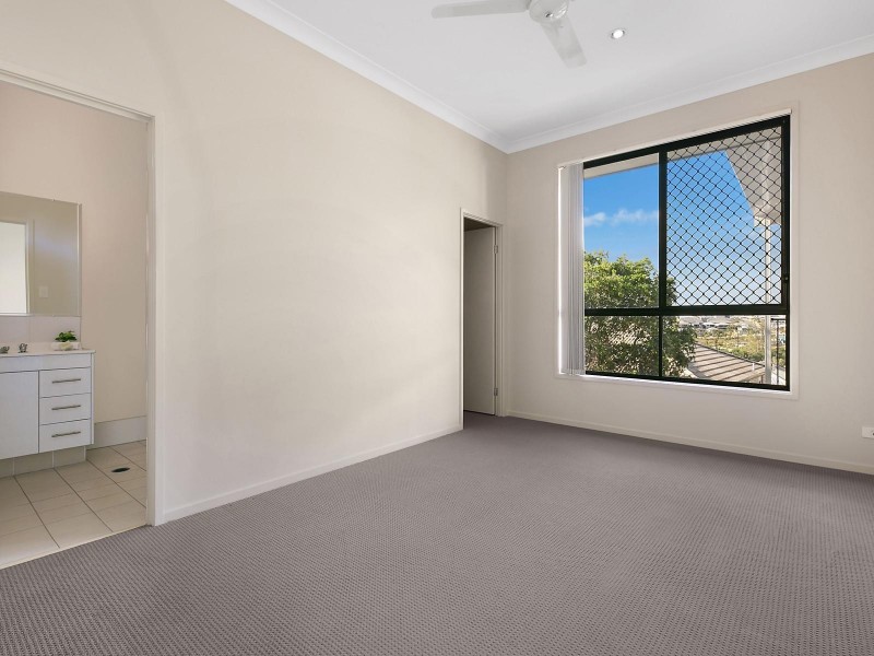 4 Treeview Lane, Springfield Lakes QLD 4300