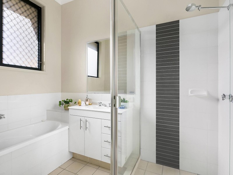 4 Treeview Lane, Springfield Lakes QLD 4300