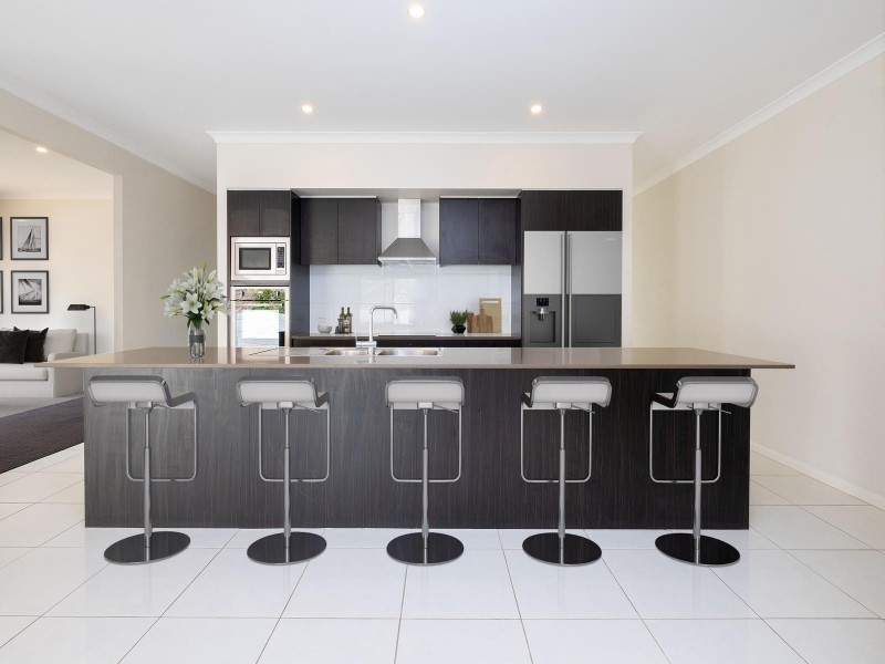 25 Foreshore Drive, Springfield Lakes QLD 4300