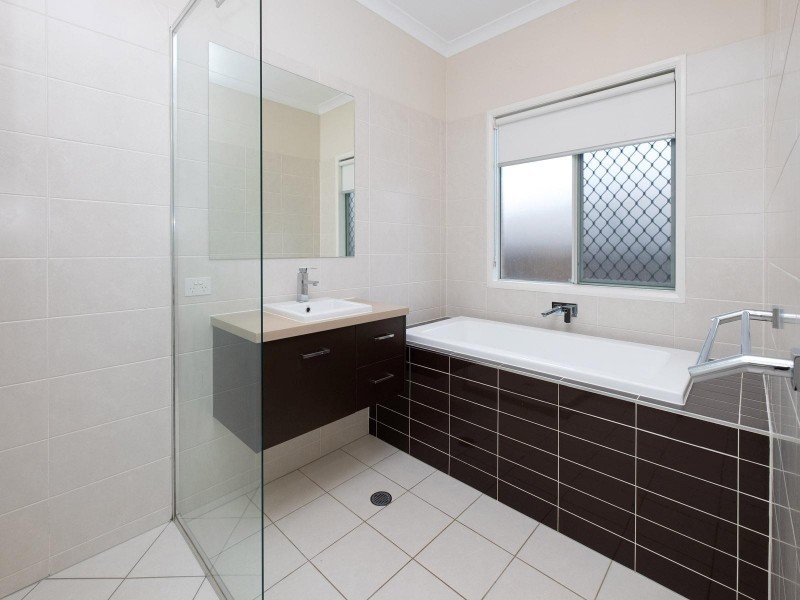 25 Foreshore Drive, Springfield Lakes QLD 4300