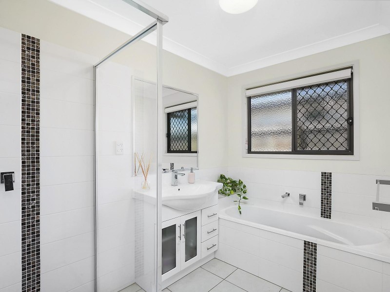 27 Juxgold Avenue, Collingwood Park QLD 4301