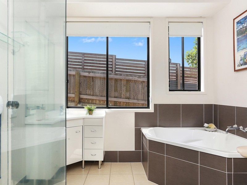 51 Lakes Entrance Drive, Springfield Lakes QLD 4300