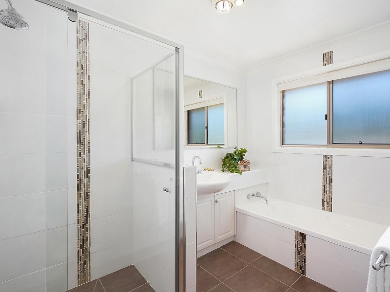 3a Hilton Drive, Camira QLD 4300