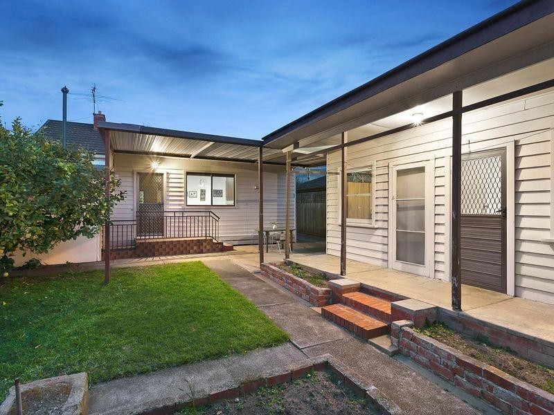 35 Salisbury Grove, Northcote VIC 3070