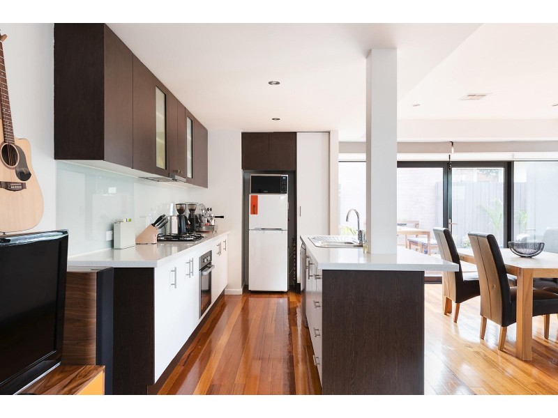 2/25 Swift Street, Northcote VIC 3070