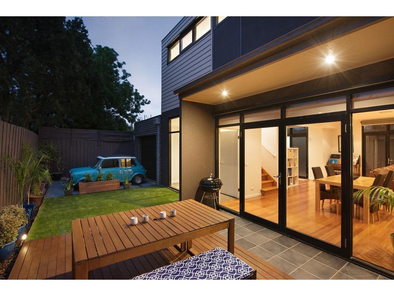 2/25 Swift Street, Northcote VIC 3070