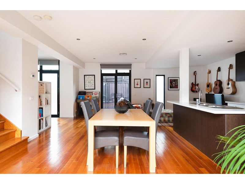 2/25 Swift Street, Northcote VIC 3070