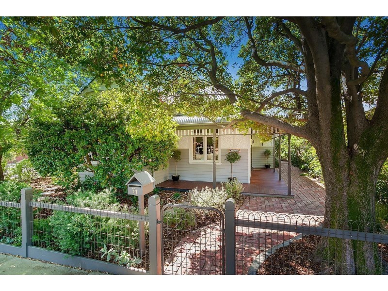 71 Rossmoyne Street, Thornbury VIC 3071