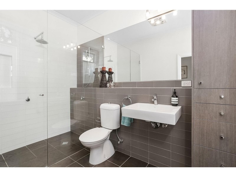 71 Rossmoyne Street, Thornbury VIC 3071