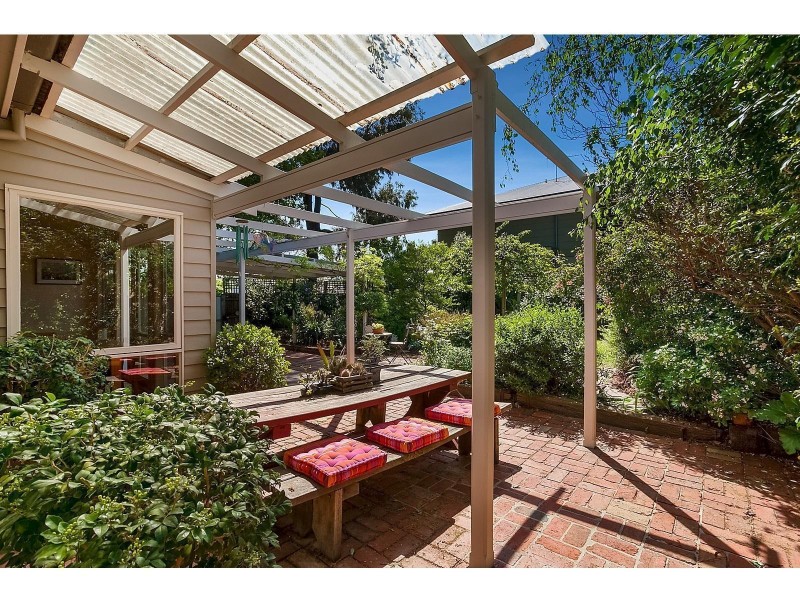 71 Rossmoyne Street, Thornbury VIC 3071