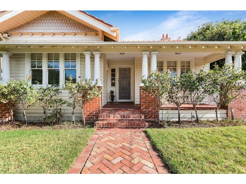 25 Avondale Road, Preston VIC 3072