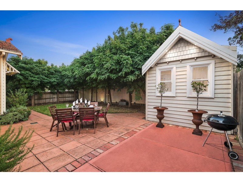 25 Avondale Road, Preston VIC 3072