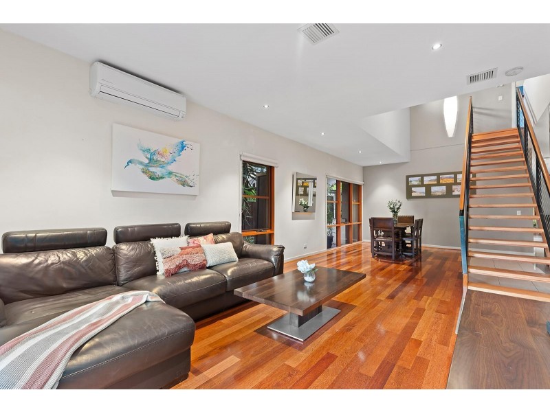 12 Linaker Drive, Macleod VIC 3085