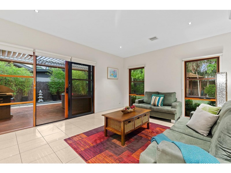 12 Linaker Drive, Macleod VIC 3085