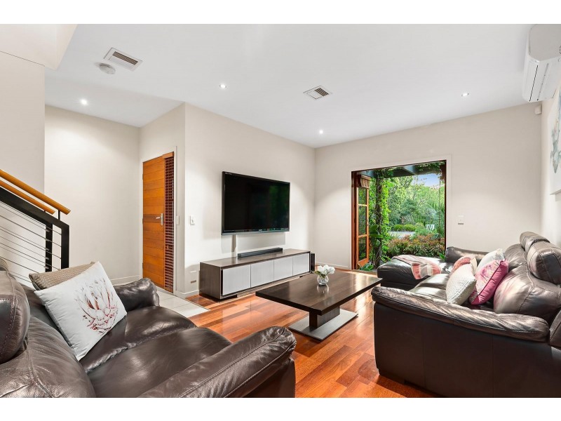 12 Linaker Drive, Macleod VIC 3085