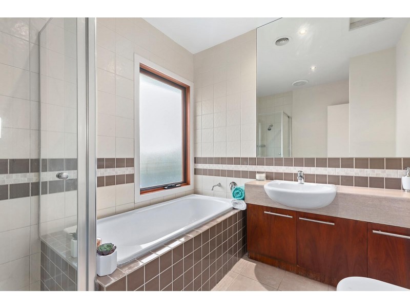 12 Linaker Drive, Macleod VIC 3085