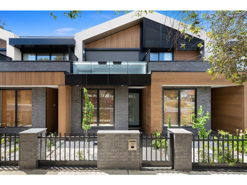 2M Newcastle Street, Thornbury VIC 3071