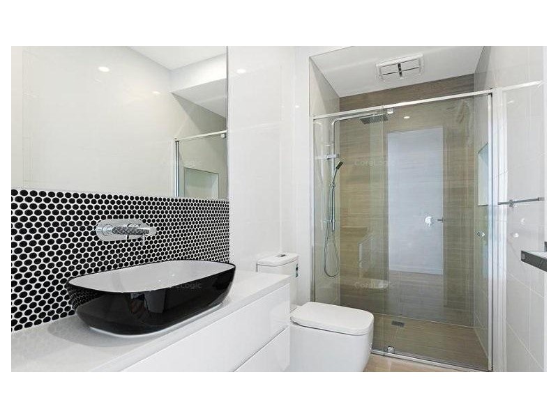 2M Newcastle Street, Thornbury VIC 3071