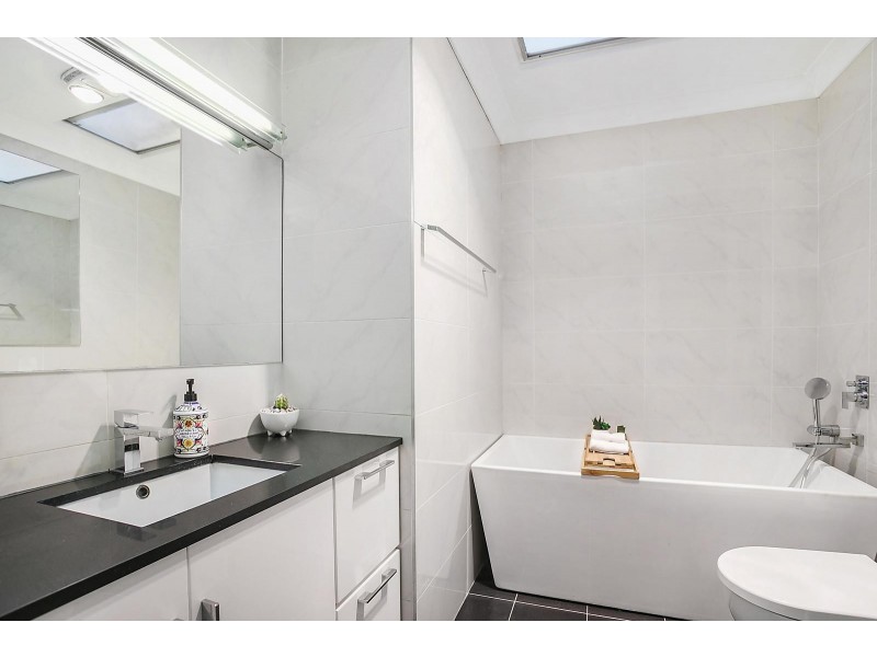 2/1 Aaron Place, Wahroonga NSW 2076