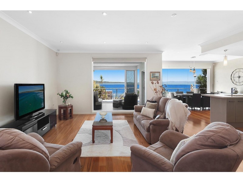 33 Moss Avenue, Toukley NSW 2263