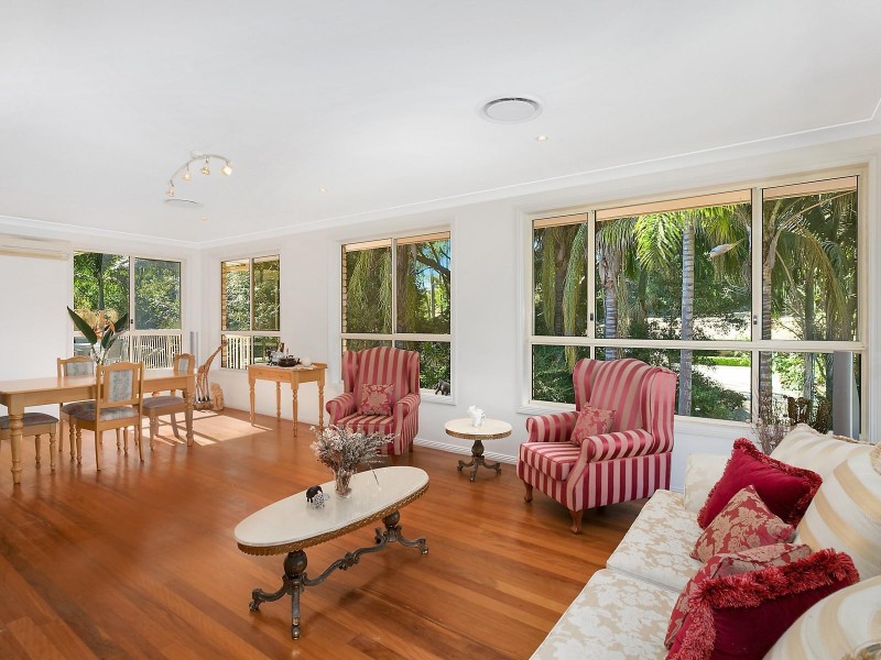 15 Karen Close, Lisarow NSW 2250