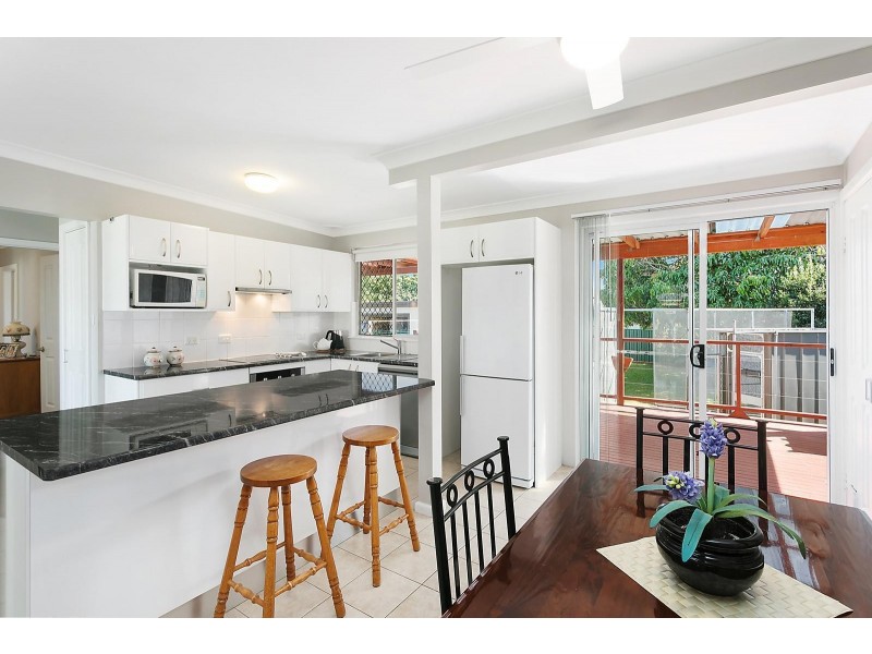 4 Barnard Crescent, Toukley NSW 2263